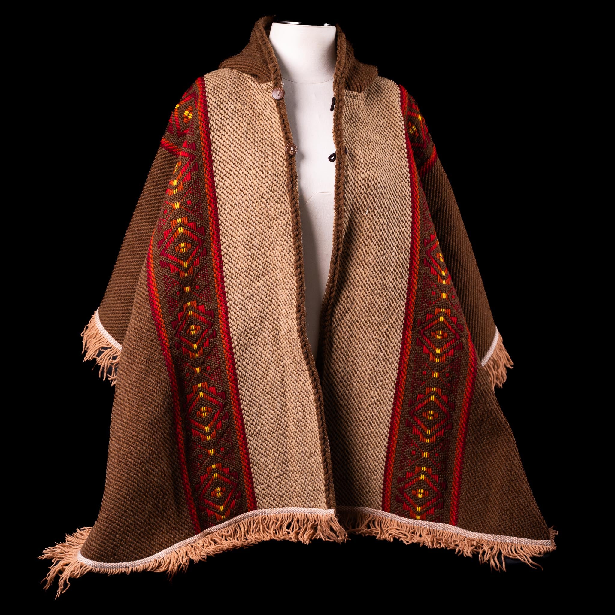 Open Wool Andean Poncho with Traditional Embroidery – Warmth and Heritage in Every Thread