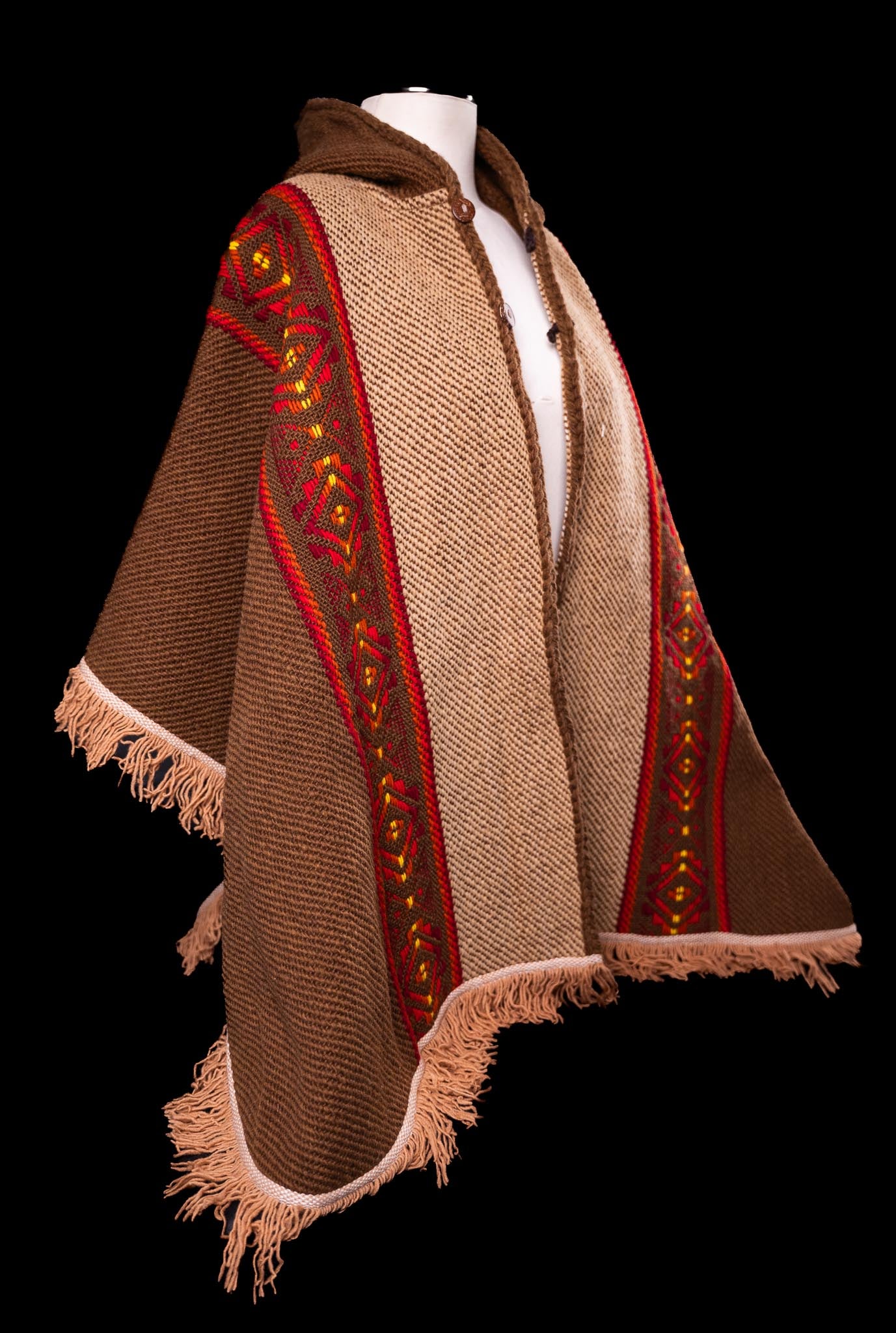 Open Wool Andean Poncho with Traditional Embroidery – Warmth and Heritage in Every Thread