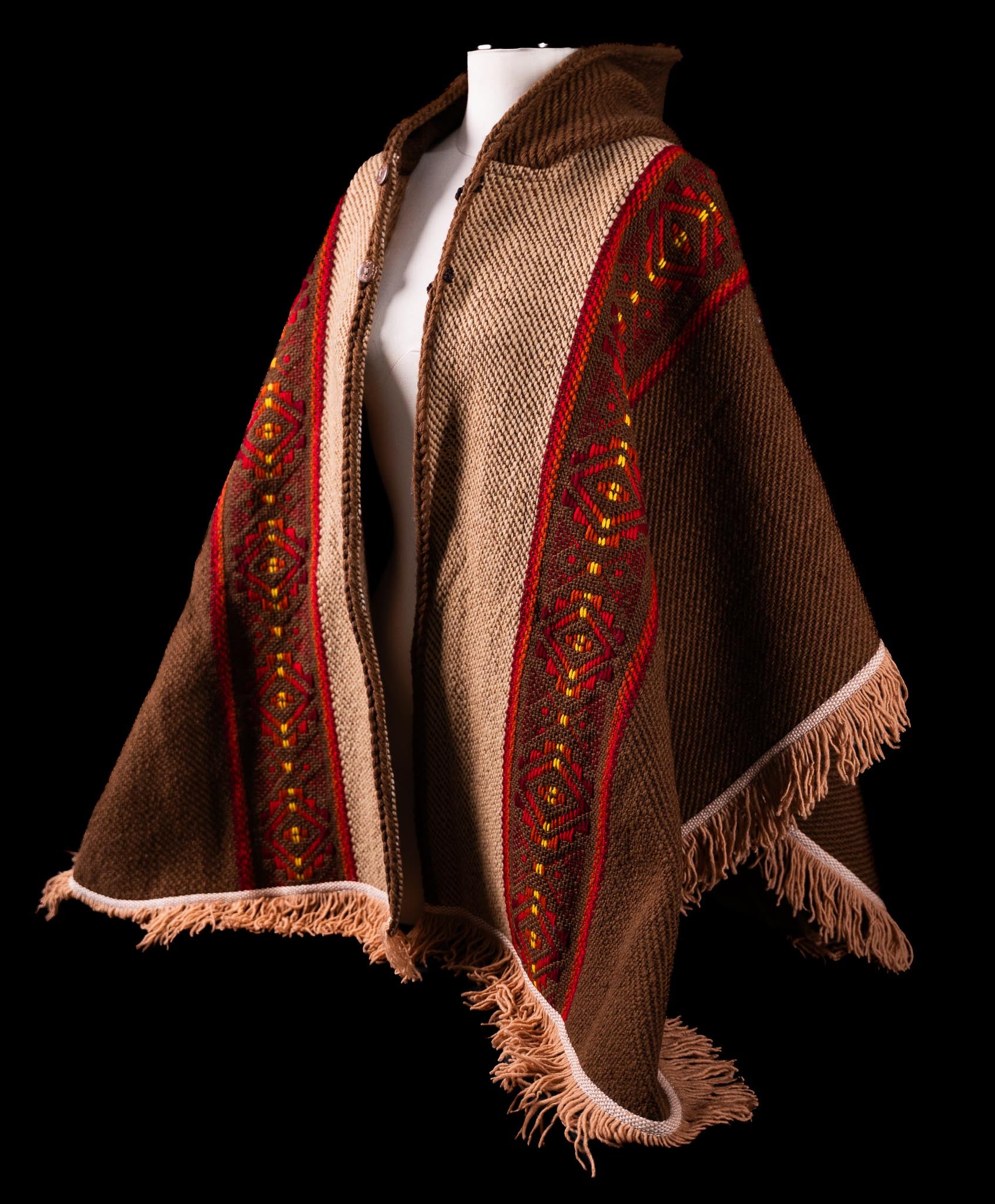 Open Wool Andean Poncho with Traditional Embroidery – Warmth and Heritage in Every Thread