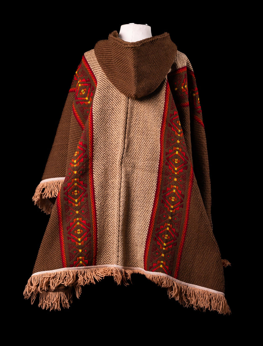 Open Wool Andean Poncho with Traditional Embroidery – Warmth and Heritage in Every Thread