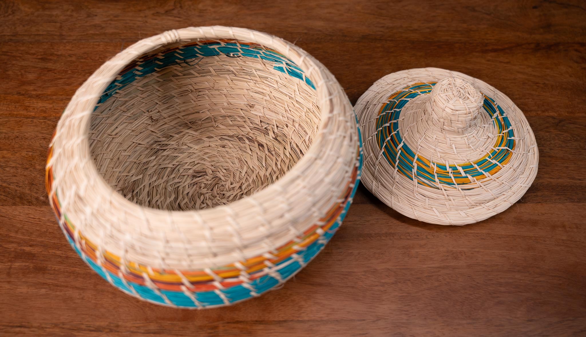 Handwoven Palm Fiber Basket with Lid – Colorful Ecuadorian Craft