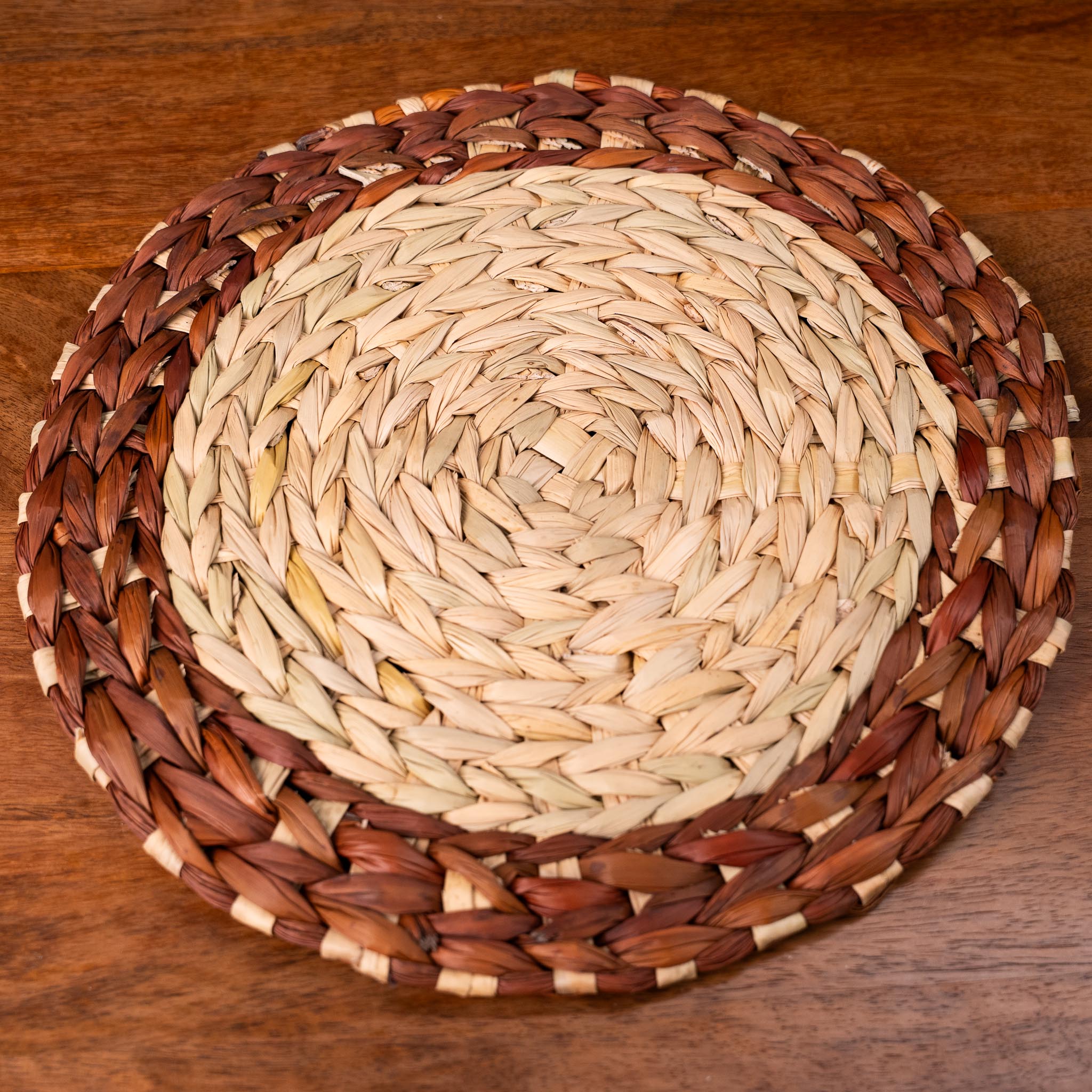 Handwoven Palm Fiber Placemats – Rustic Elegance from Ecuador (Set of 4)