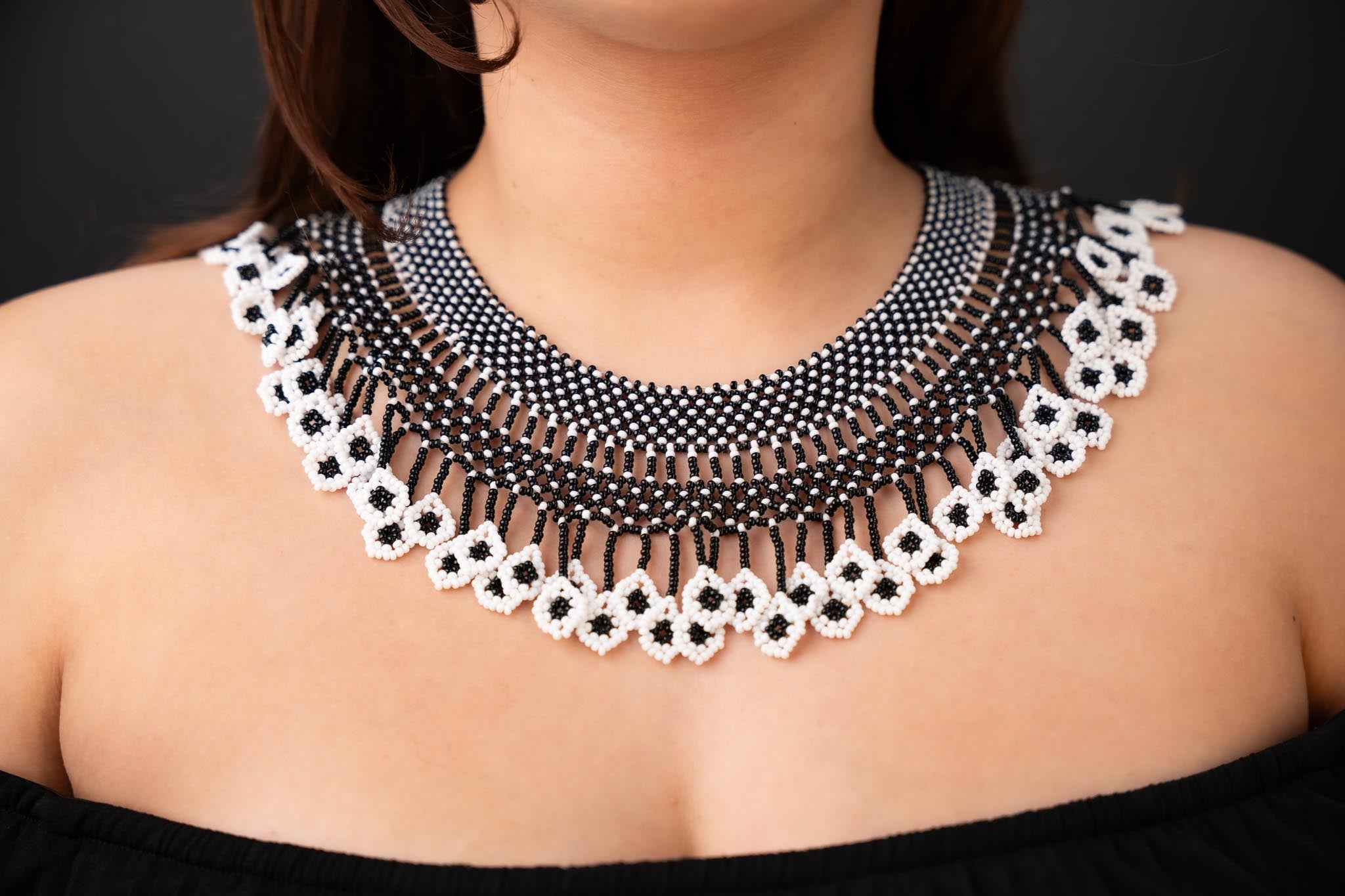 🖤🤍 Handmade Ecuadorian Glass Bead Necklace